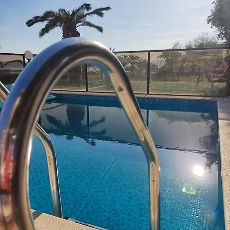 House For 20 People With Pool And Jacuzzi Next To The Beach *
