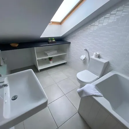 House For 20 People With Pool And Jacuzzi Next To The Beach Kaštela