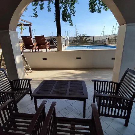 House For 20 People With Pool And Jacuzzi Next To The Beach