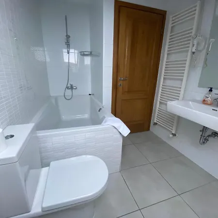 House For 20 People With Pool And Jacuzzi Next To The Beach Villa Kaštela