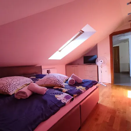 House For 20 People With Pool And Jacuzzi Next To The Beach Kaštela