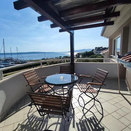 House For 20 People With Pool And Jacuzzi Next To The Beach *