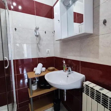 House For 20 People With Pool And Jacuzzi Next To The Beach * Kaštela