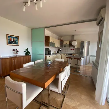 Villa House For 20 People With Pool And Jacuzzi Next To The Beach Kaštela
