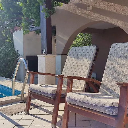 Villa House For 20 People With Pool And Jacuzzi Next To The Beach