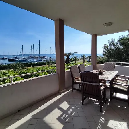 House For 20 People With Pool And Jacuzzi Next To The Beach Villa Kaštela