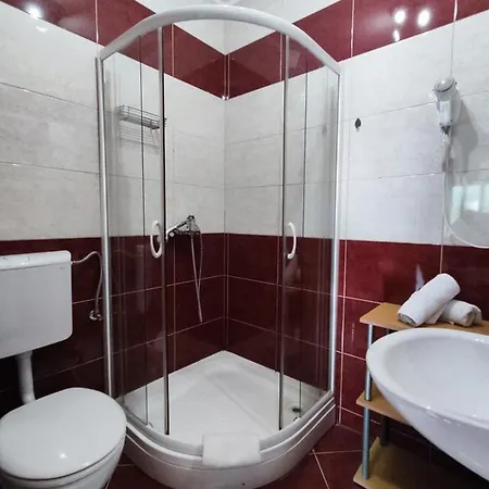 House For 20 People With Pool And Jacuzzi Next To The Beach Kaštela