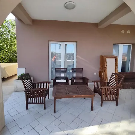 House For 20 People With Pool And Jacuzzi Next To The Beach Villa Kaštela