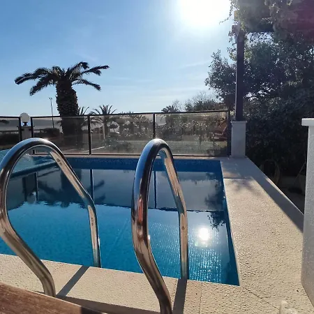 House For 20 People With Pool And Jacuzzi Next To The Beach