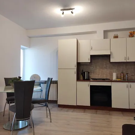 House For 20 People With Pool And Jacuzzi Next To The Beach Villa Kaštela