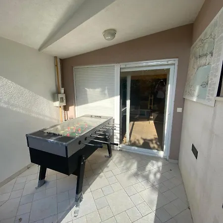 House For 20 People With Pool And Jacuzzi Next To The Beach