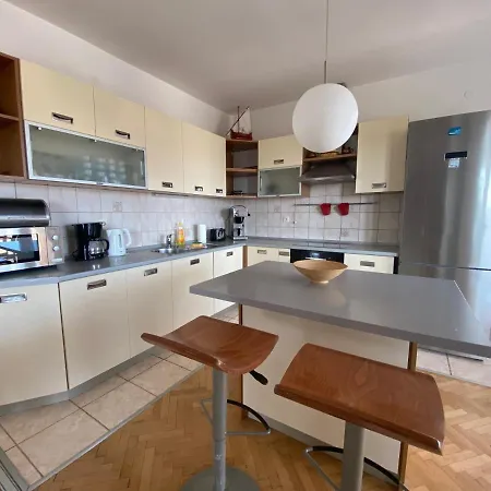 House For 20 People With Pool And Jacuzzi Next To The Beach Kaštela