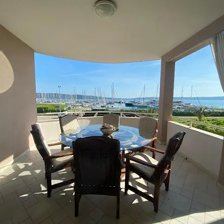 House For 20 People With Pool And Jacuzzi Next To The Beach *