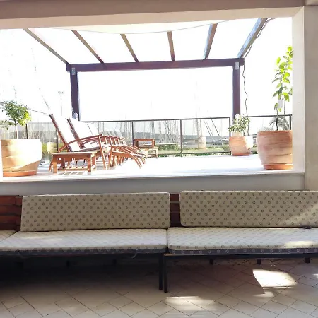 House For 20 People With Pool And Jacuzzi Next To The Beach Villa Kaštela